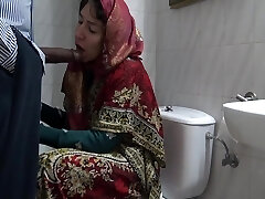 A Horny Turkish Muslim Wifey Meets With A Dark-hued Immigrant In Public Toilet 5 Min