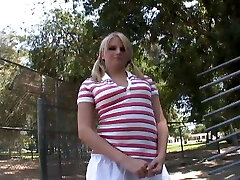 Oral Job im Auto weil der Schwanz schon will