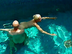 horny and horny bitch wants to screw naked in the pool