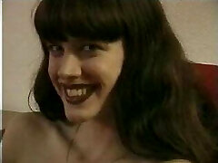 Kissing lesbians!, Extraordinary long tongue!