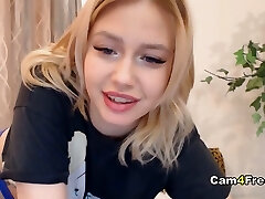 Blonde Chick Pounds Her Pussy on Cam