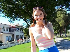 Roller nymph flashes her panties in a public upskirt