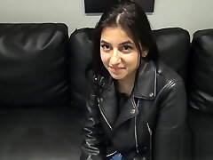 anna Legal ans ,beurette , une vrai diminutive salope ,me suce contre de l'argent