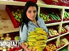 CARNEDELMERCADO - Thick And Curvy Latina Agrees To Pulverize Stranger - MAMACITAZ