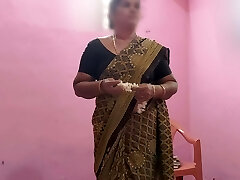 A guy has fuckfest with Aunty while she is reading a book