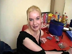 Sandy 19 Jahre - erstes mal Gang-fuck - 19 Schwaenze, Geil