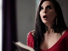 Busty stepmom gets licked and torn up by shemale stepteen