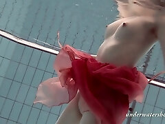 Slim beauty Katya Okuneva swimming in exciting Underwater show video