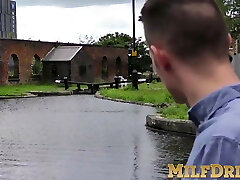 Voluptuous mature slut fucks while her toes are being sucked