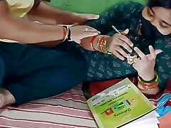Tution Teacher Mauka Pakar College Girls ko Akele Me Chod Diya