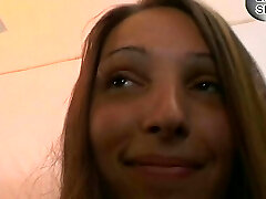 German Teenie Mega Fotzesaft gefingert und geblasen