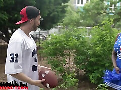 Cheerleader Motivates The Star Quarterback With Her Big Juicy Ass