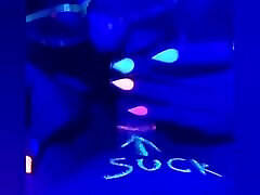 pompino con blacklight uv divertimento britannico coppia bbw