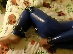 Session 1 Teil 1 - Latex Bondage Breathplay