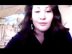 Receptionist sluts it up on cam