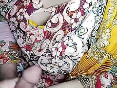 Desi bhabhi ko kaprahy silai karta howay Dever ne chod diya, Q ka bhabhi phala SE Apne dever SE set the as liey man ge