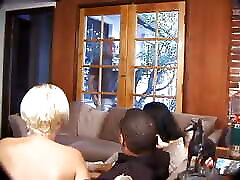 orgiespielchen pov milfs lotion 2 sexy frauen und riesigen schwänzen auf dem sofa