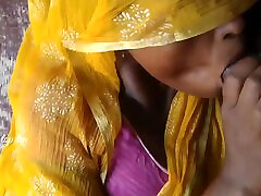 Young Indian wife put on a festive saree to suck her husbands cock