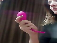 i & 039;m divertirsi con me stesso, cazzo la mia figa con un cazzo di plastica