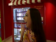 Queen Of Hell Gets Her Pussy Plastered After analy kitty Worker Ask For A Tip For His Services 6 Min