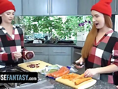 Freeuse Thaksgiving - Family Traditions To Start In Your Own House With Serena Hill, Donnie Rock And Violet Spice
