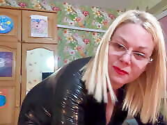Horny mom seduces her young neighboor