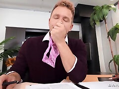 Desiree Night In In Busty Stepsister Seduction - 4k