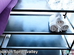 Brooklyn Springvalley: Hula Hoopin&039; Hooters