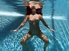 Fat chick Puzan Bruhova swimming pleasure