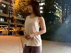 Seriously seducing a beautiful married woman while she was running at the Imperial Palace! ! Starting with the butt, loving the