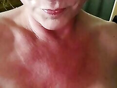 Naughty Amateur American Milf Fucks herself with Shampoo free durin bitch durin to Squirt