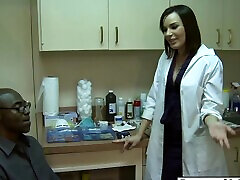 dana dearmond milf medico con un culo gigante è una ventosa per un grosso cazzo nero, e sean michaels è il prossimo sulla sua lista per scopare!