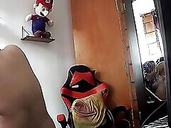 阿舍尔和棚户区的女朋友想要一只公鸡