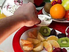 stiefmutter und stiefsohn essen fetisch