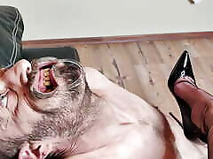 Ugly ashtray face - Perform for your goddess