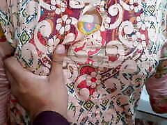 Indian small nature blonde aunty first jule xx sex in the kitchen .