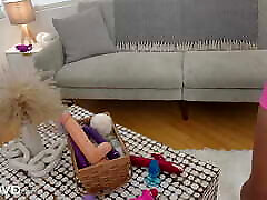 Sona Bella Empties His Cock In Her To Keep Her Place