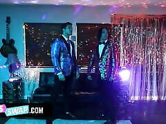 Prom Queens at Home - yori zon