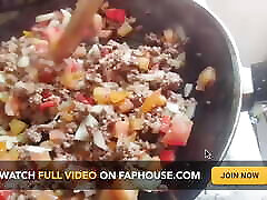 Tutorial on How to let wash dishes with My Hot Colombian Stepsister Sexual Ending - Andreandvictor