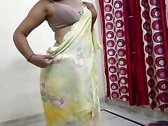 HOT SNEHA BHABHI SAYS LO AAJ MERI MOTI GAND KA CHED BHI DEKH LO