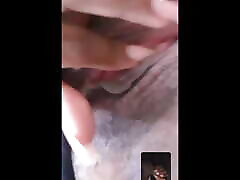 infedele moglie si masturba con il suo amante da video chiamata