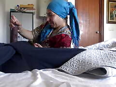 This sxe movetamil granny is SHOCKED !!! I take out my big cock in front of her.