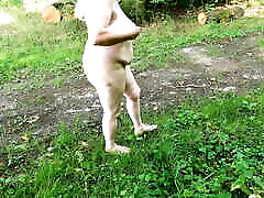 randonnée nue dans les bois et se faire gifler