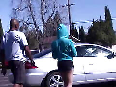 Teen ghetto ninfeta rabuda de jeans gets rammed in the hood