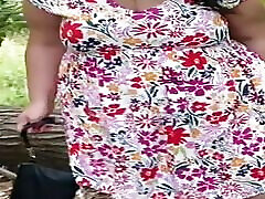 muschi gezeigt und masturbiert unter dem kleid im park