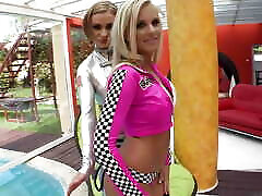Stunning babe pleasure memek kecil sd professo seduce by swimming pool