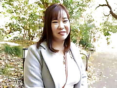 A busty government employee who is pretty cafe internedt but is having an affair with two of her superiors.