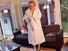 joi wichsanleitung. otk-stiefel, lederhandschuhe, masturbation im pvc-mantel! arya grander
