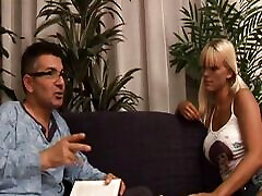 Giovani Troie per il Vecchio - gf licks man ass 1