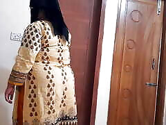 Moti forced virgin threesome Fad dea Indian Desi Maid ko Thapa Tap Choda House Owner!